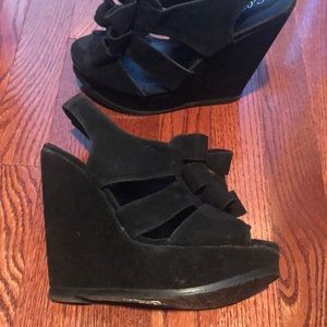 COCONUTS BY MATISSE bow platform wedges